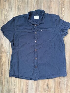 Casual Short-Sleeve Button-Down Shirt in Navy